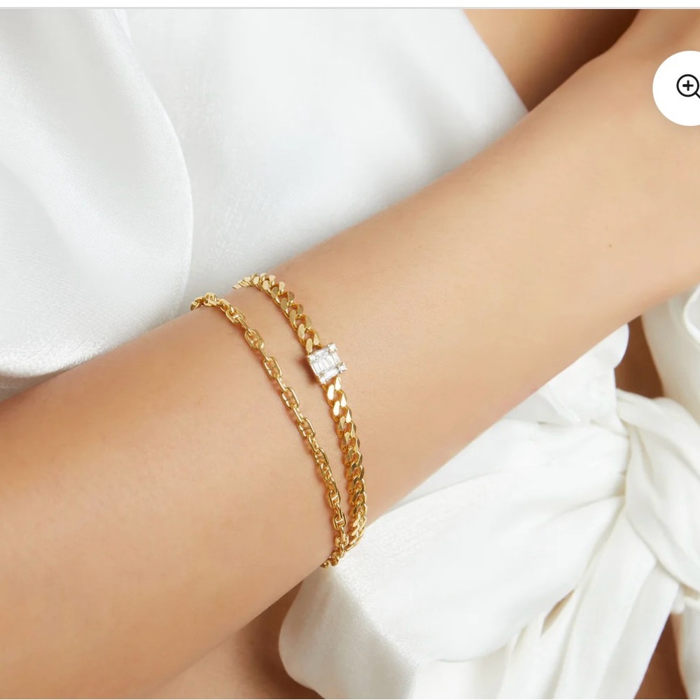 Elegant Gold Chain Bracelet - Picture 3 of 5